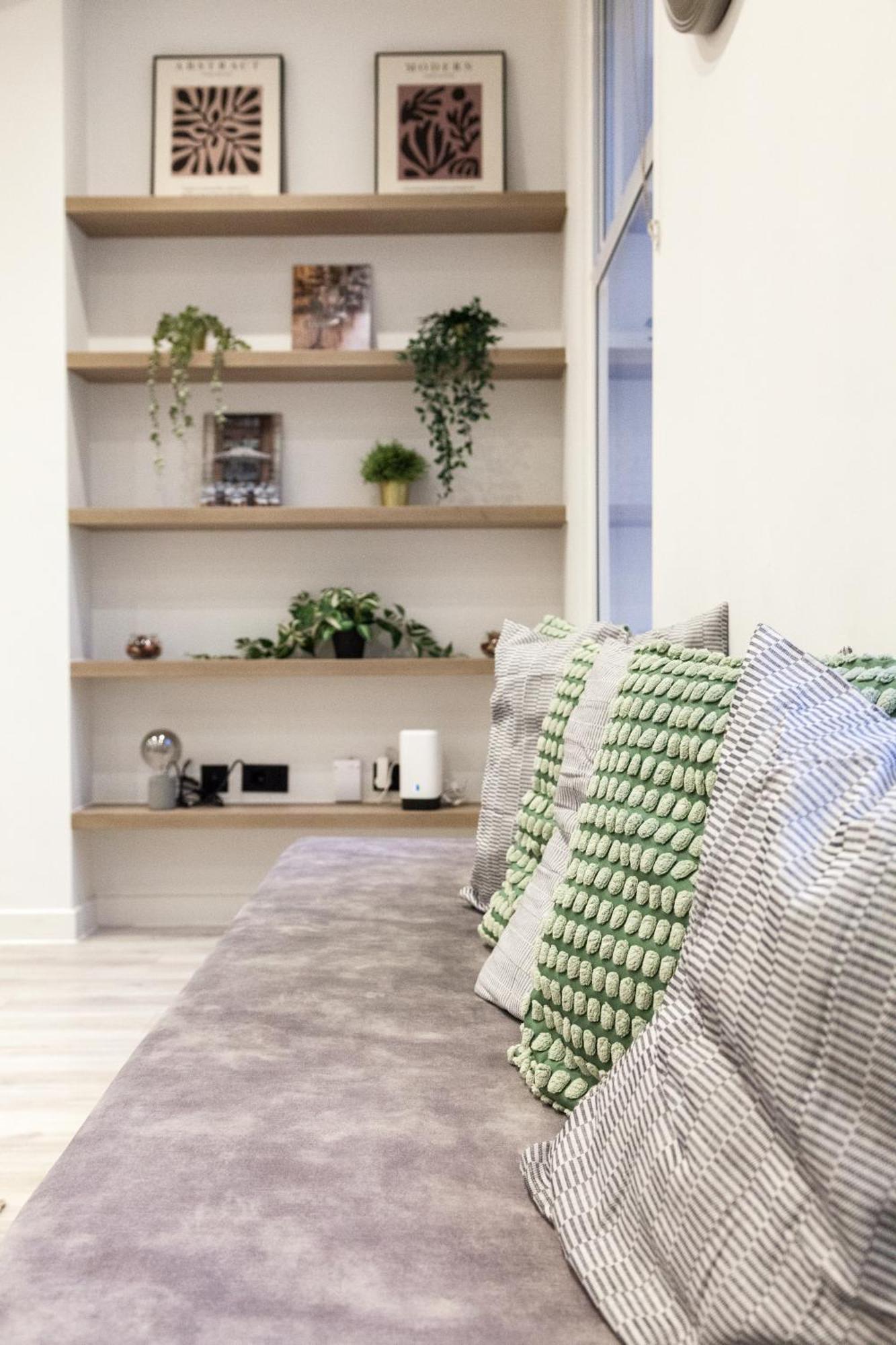 Grand Central Flat - Perfect For Families - Contractors - Professionals - Long Stay Rates Available