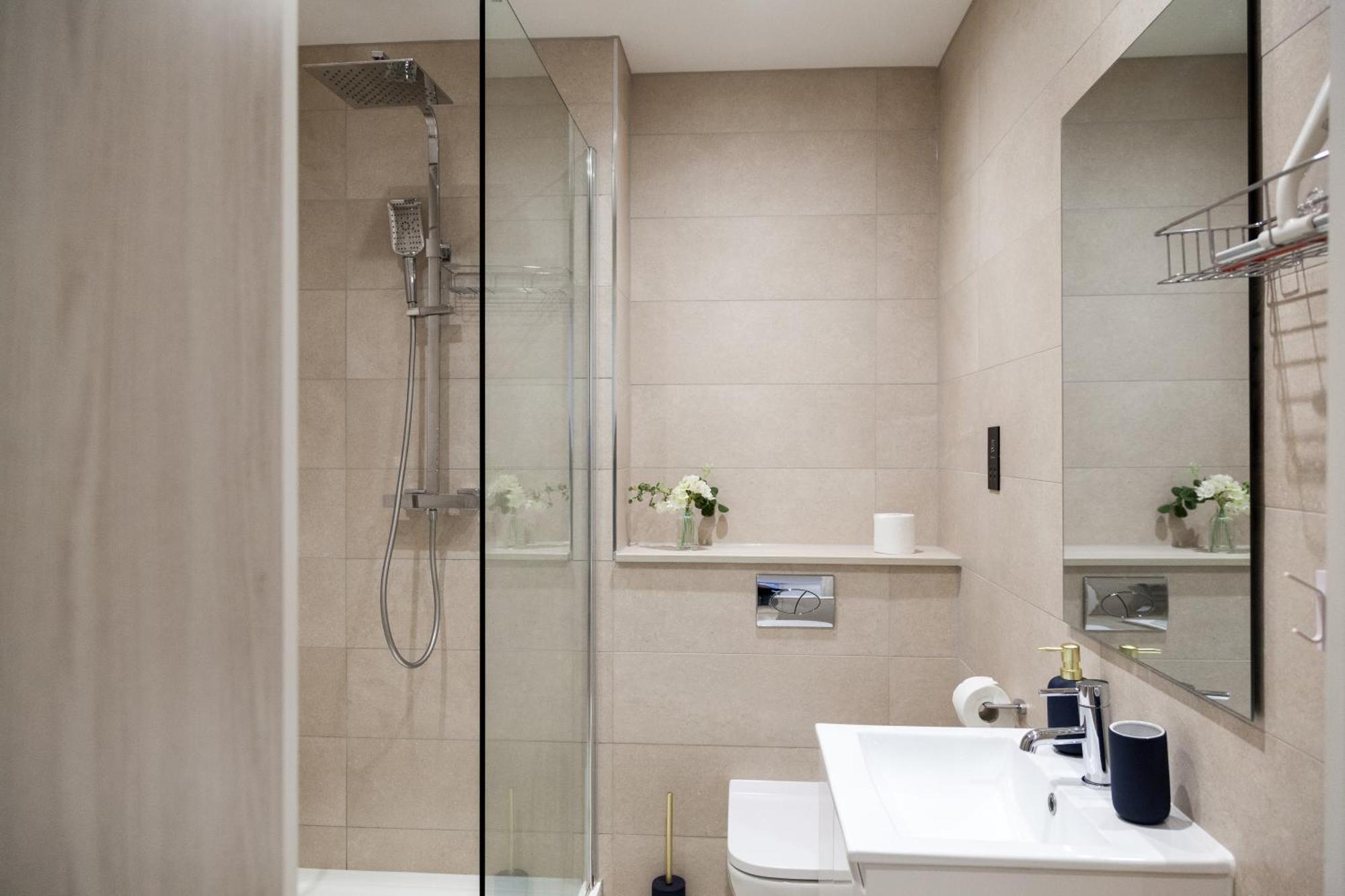 Grand Central Flat - Perfect For Families - Contractors - Professionals - Long Stay Rates Available * Leeds (West Yorkshire)