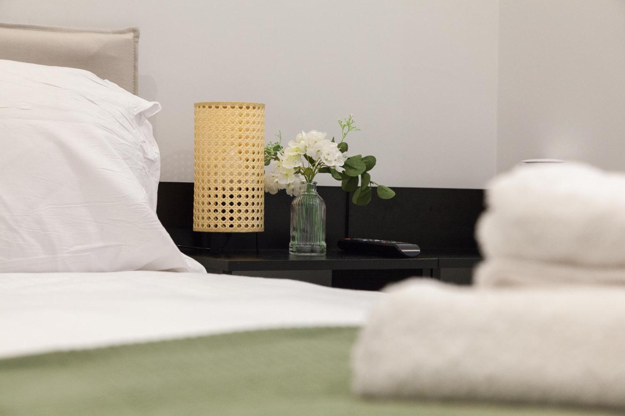Grand Central Flat - Perfect For Families - Contractors - Professionals - Long Stay Rates Available *