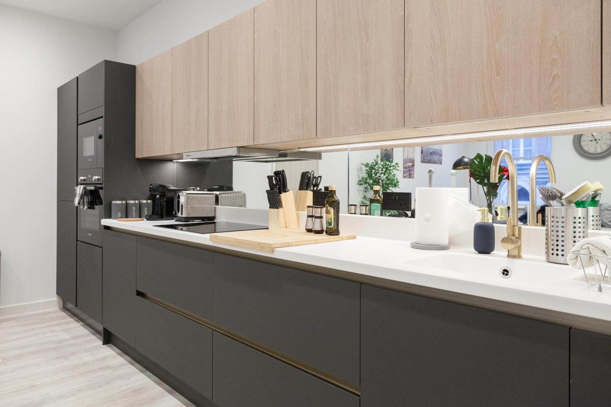 Grand Central Flat - Perfect For Families - Contractors - Professionals - Long Stay Rates Available Apartment *