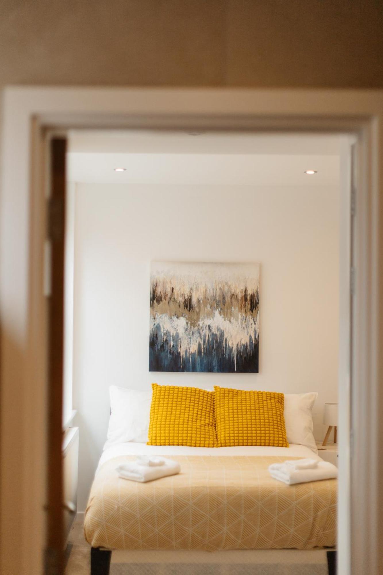 Apartment Grand Central Flat - Perfect For Families - Contractors - Professionals - Long Stay Rates Available *
