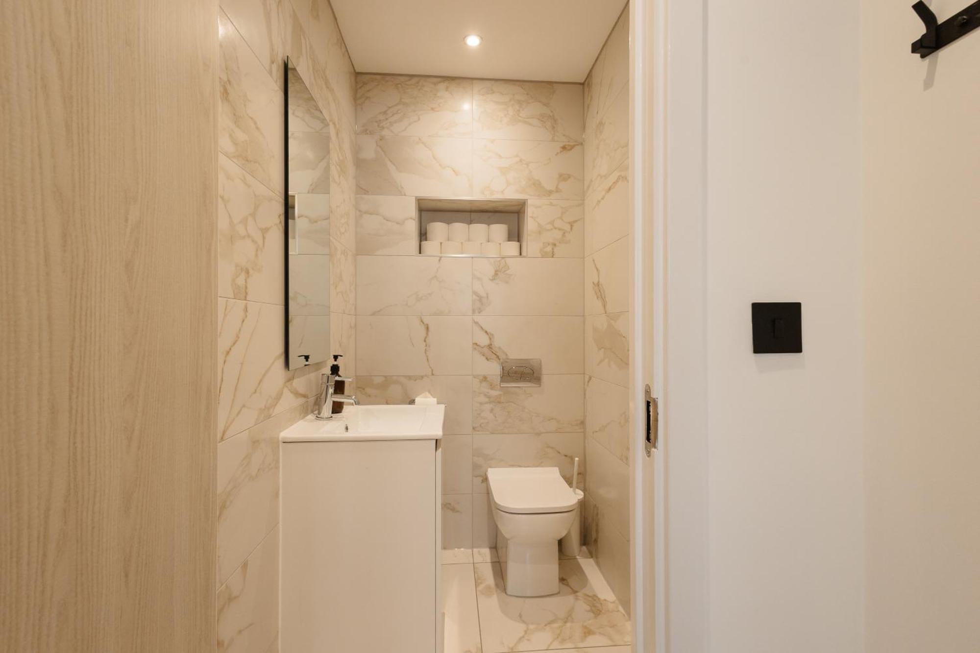 Grand Central Flat - Perfect For Families - Contractors - Professionals - Long Stay Rates Available