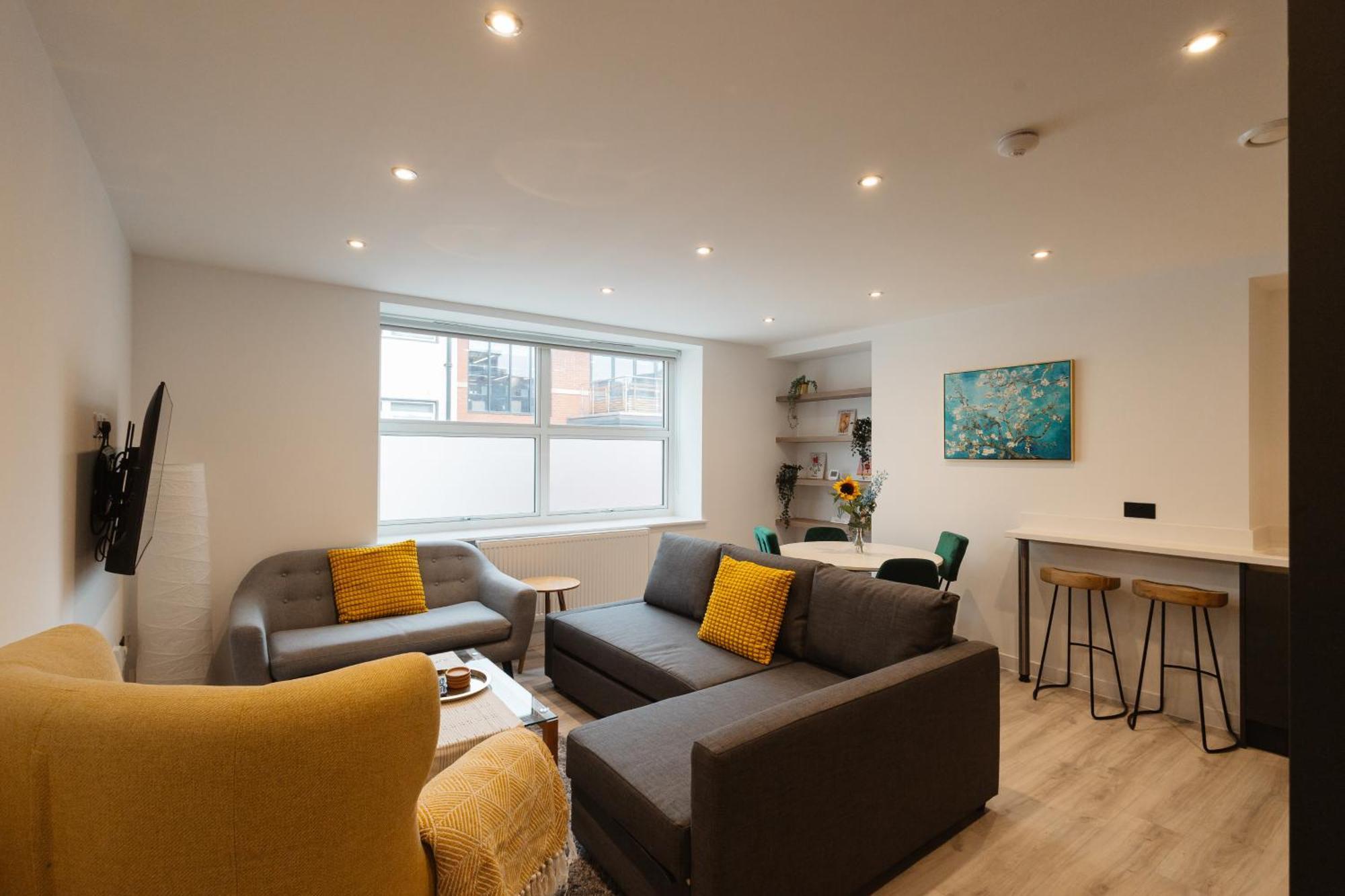 Apartment Grand Central Flat - Perfect For Families - Contractors - Professionals - Long Stay Rates Available *