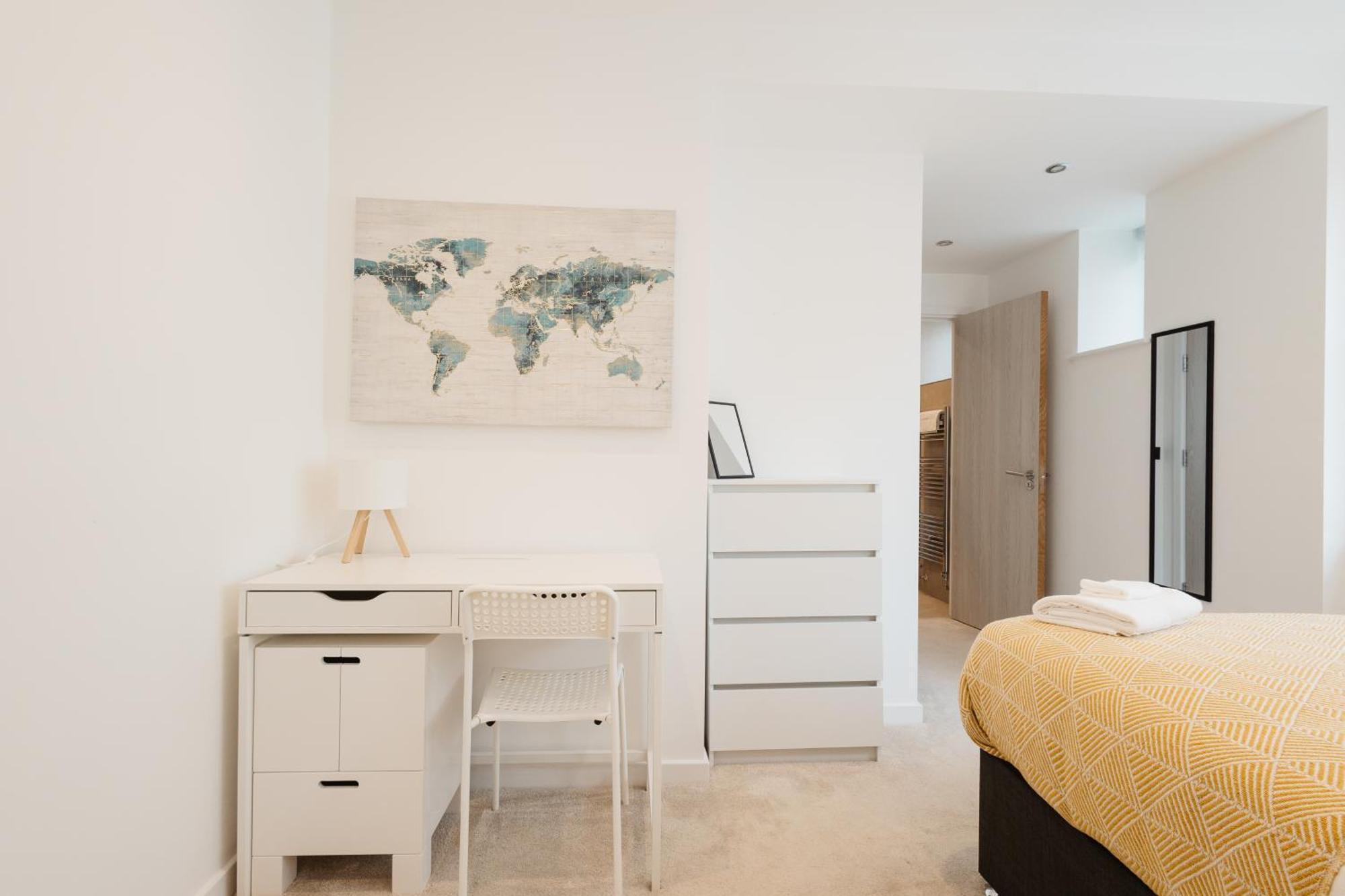 Grand Central Flat - Perfect For Families - Contractors - Professionals - Long Stay Rates Available *